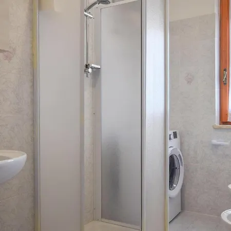 Awesome In With House Sea View Apartman *
