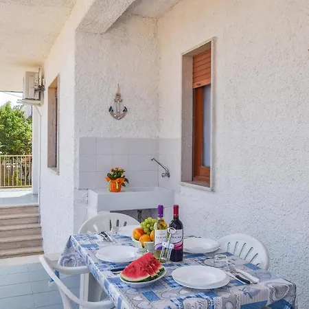 Awesome In With House Sea View Apartman